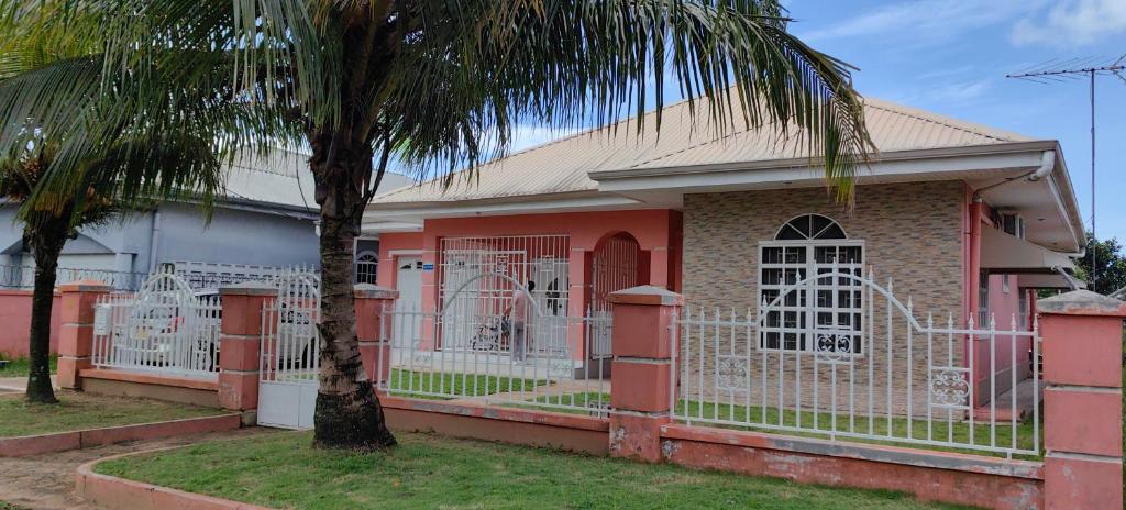 悦心雅舍, Paramaribo