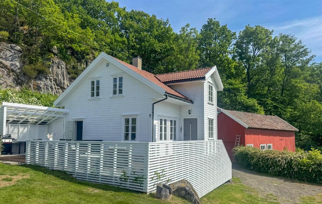 Amazing Home In Lyngdal With Wifi, Lyngdal