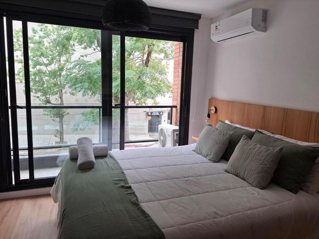 Albahaca - in front of the mall, Montevideo