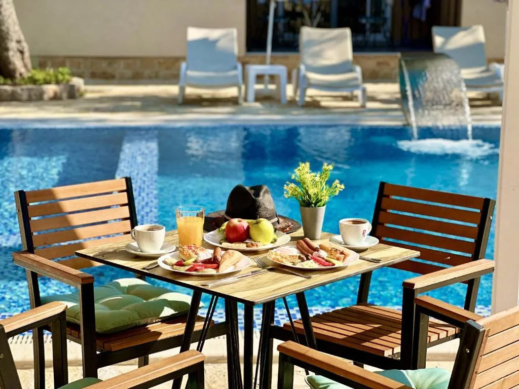 Akhdar Apartments, hotel in Utjeha
