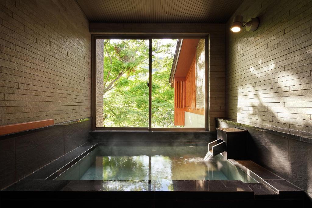 Hot spring bath