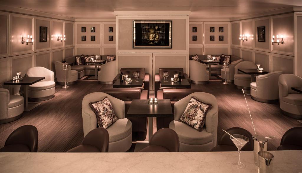 Shared lounge/TV area