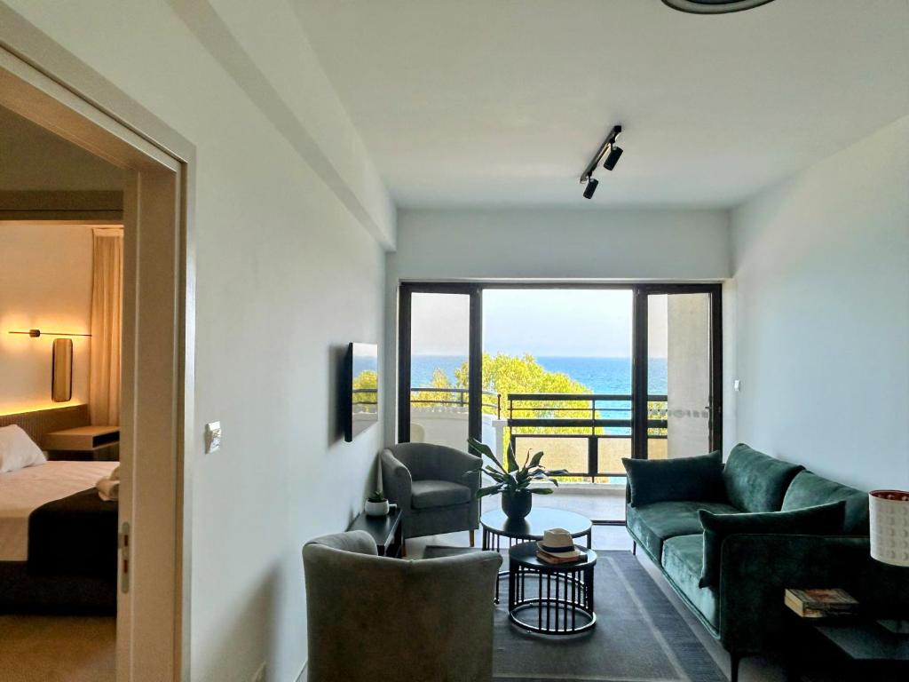 Pigeon Beach Hotel Apartments