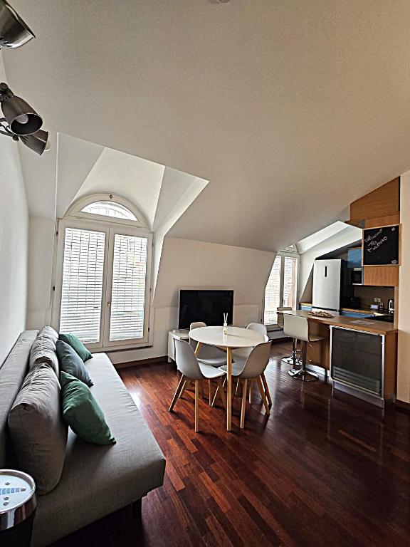 Urban Attic Isola District - 2
