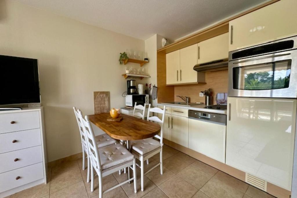 Renovated apartment with balcony - 4