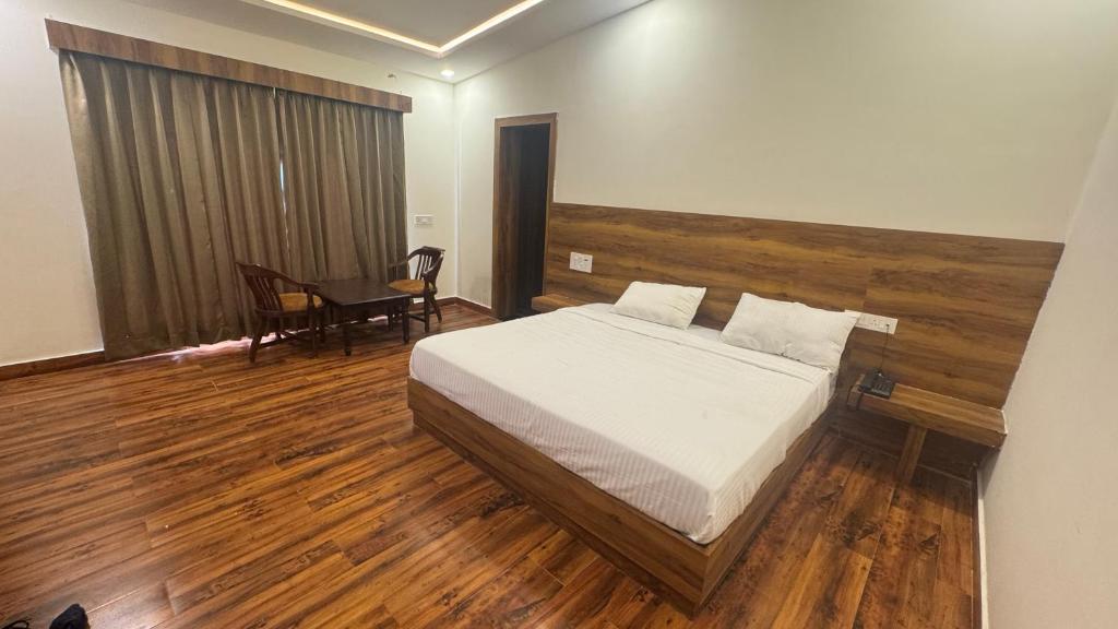 The Pearl Resort, Tīrath