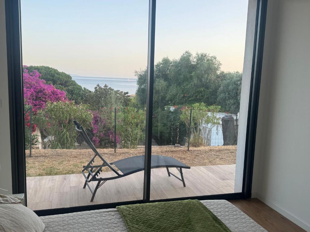 Ajaccio appartement 4 couchages, climatisé a 150m de la plage route des sanguinaires, parking privé - 2