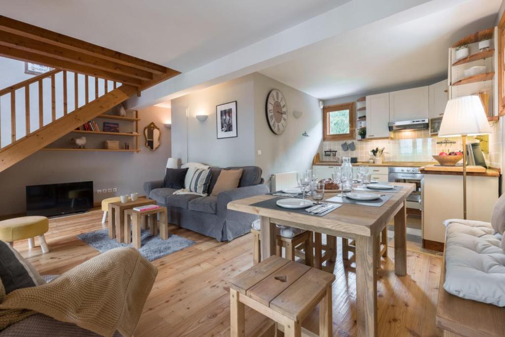 Spacious duplex with terrace in Les Houches - 2