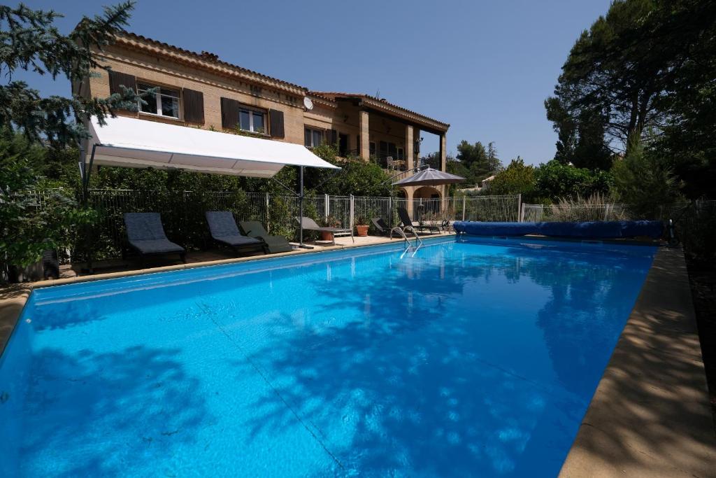 First floor of a typical house close to Aix en Provence 6 personnes, Châteauneuf-le-Rouge