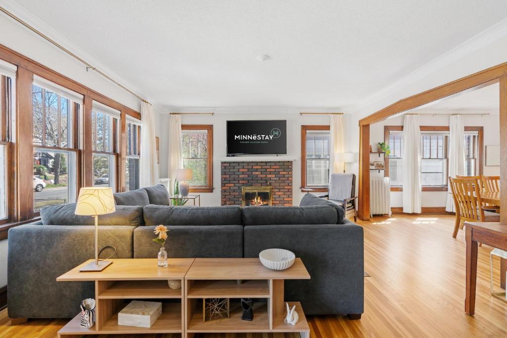 Calhoun Cove, Minneapolis