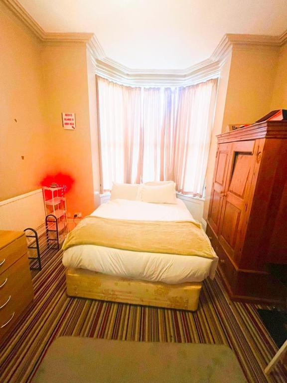 Seaside Double Room Prime Southsea Beachfront Location, Portsmouth