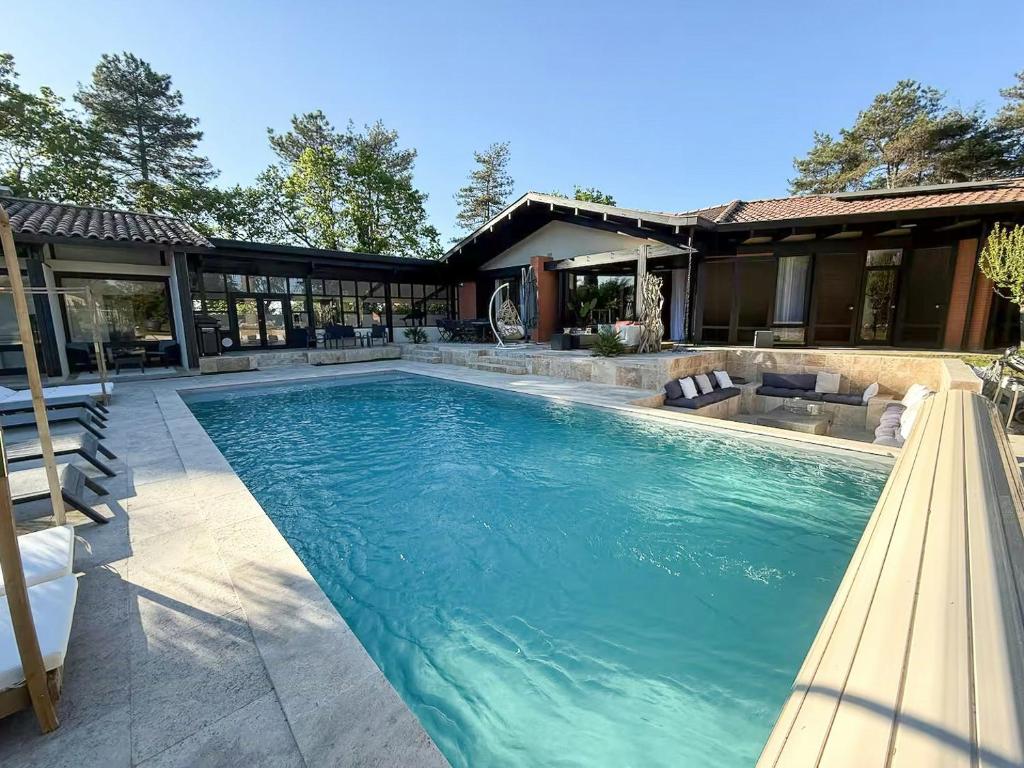 Villa With Pool In The Heart Of Montauban - 2