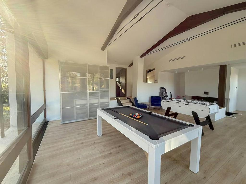 Villa With Pool In The Heart Of Montauban - 3