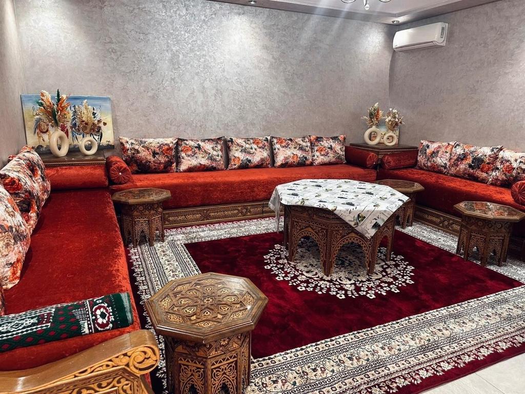 Elegant & spacious with a view, Mansouria