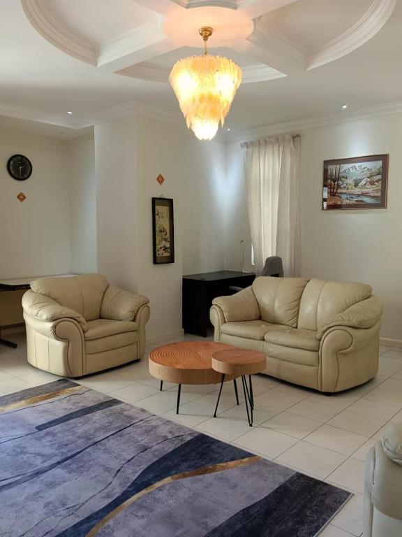 3R Balcony & WiFi Haven, Kučing