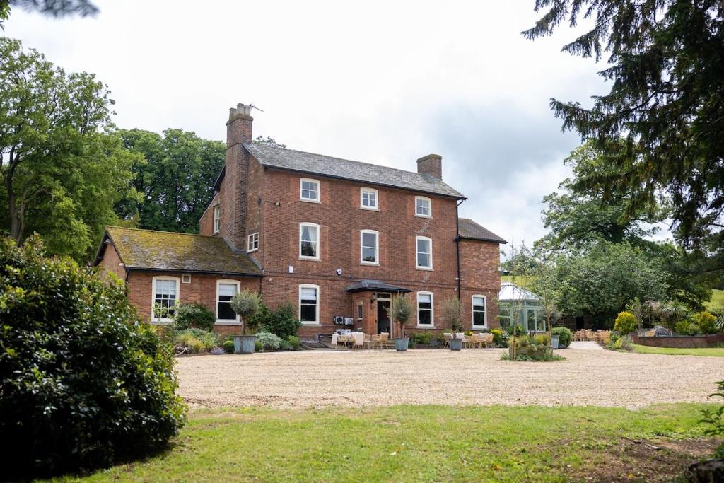 The Manners Sleeps 20 Private Bar Dining, Croxton Kerrial