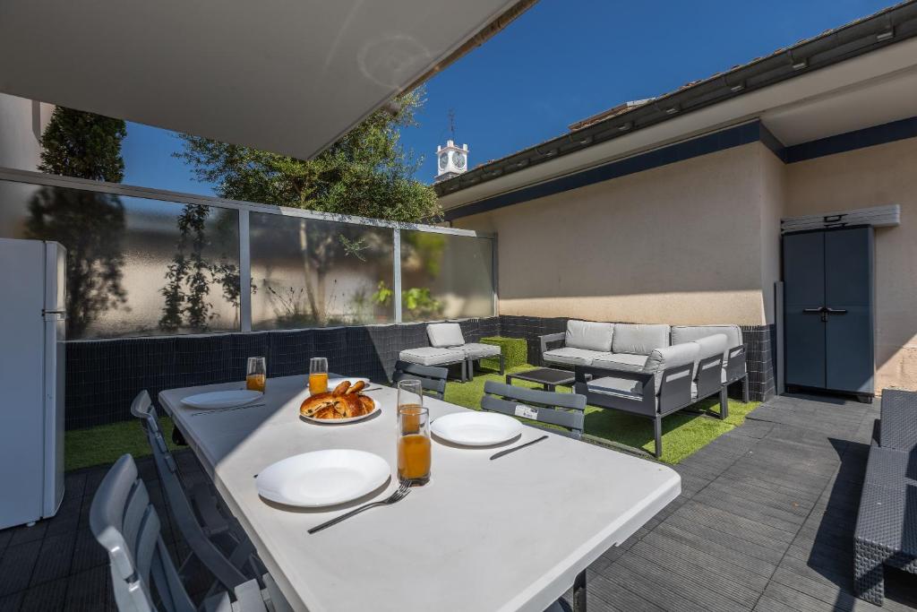 LB Vacation Rentals I A Quiet Place with Terrace in the Heart of Cannes - 1