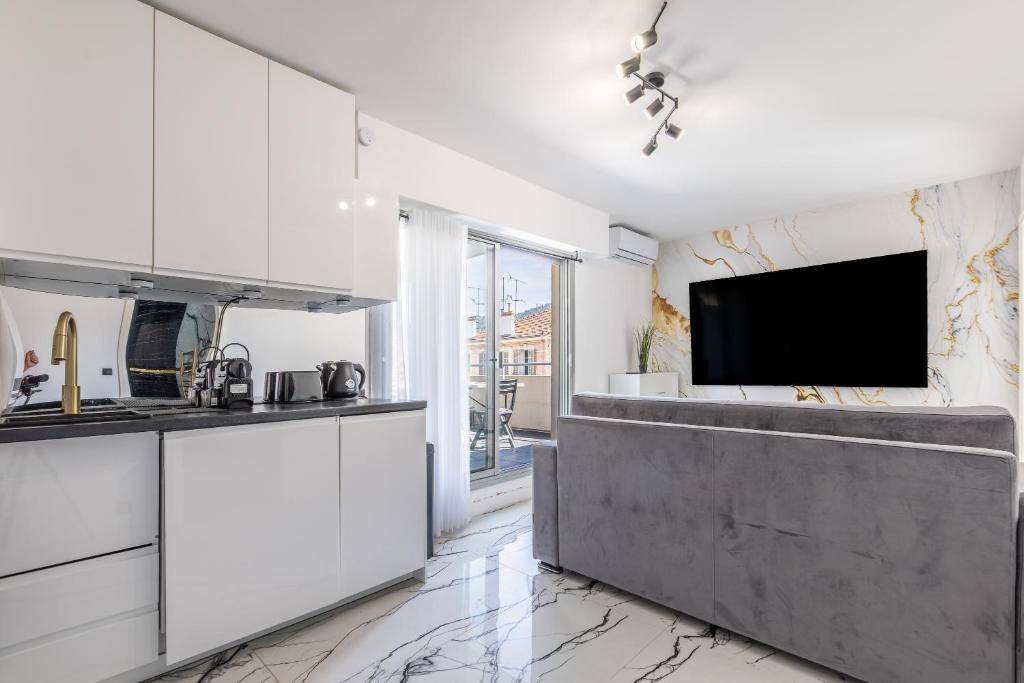 LB Vacation Rentals I A Quiet Place with Terrace in the Heart of Cannes - 3