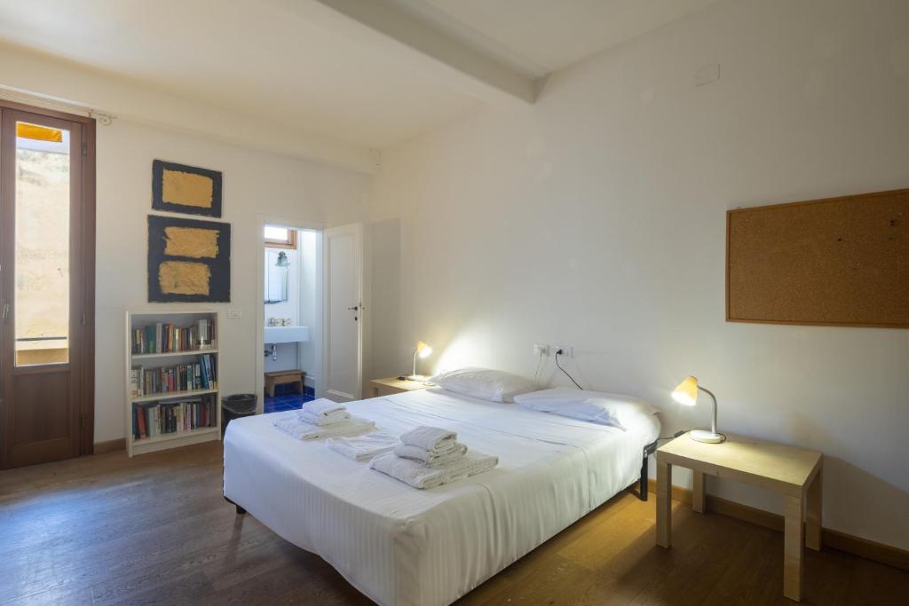 Sant'Ambrogio 3-Bedroom Apartment - 2