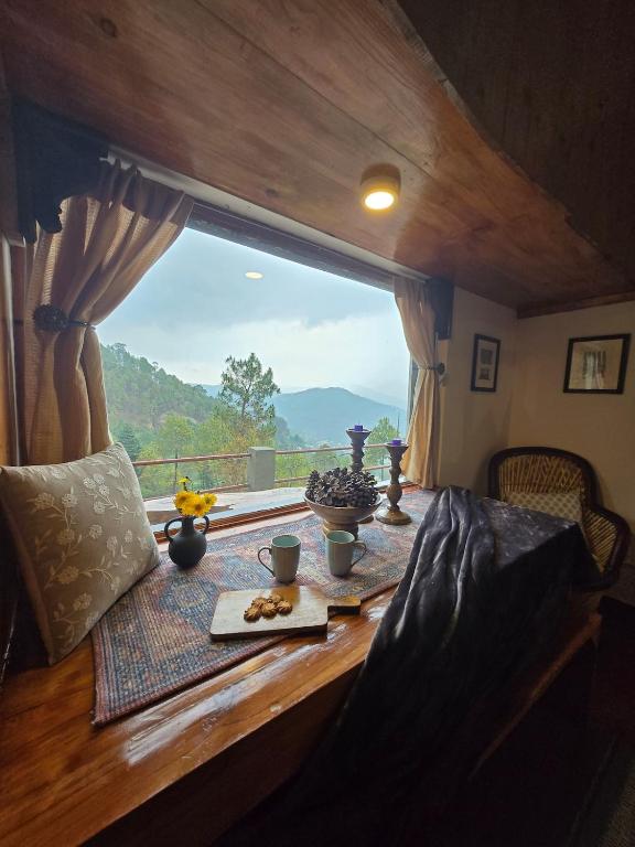 Himalyan view village hideout by Dhyanasadan, Almora