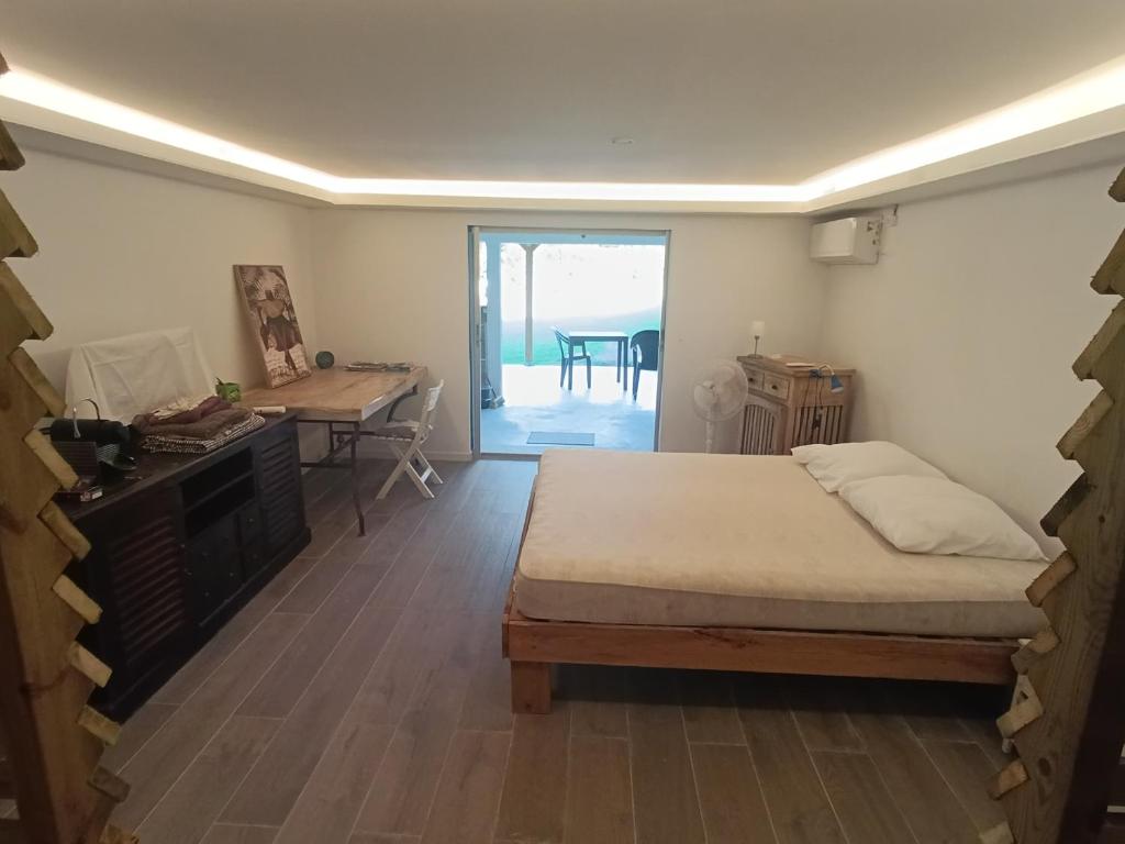 Studio bas de villa dans cadre verdoyant, Saint-François