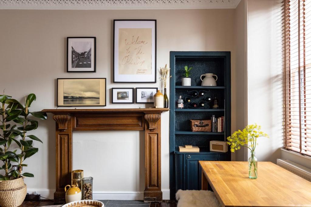 The Wee Shop, Stylish Two Bed Flat in Inverkip Village, Inverkip