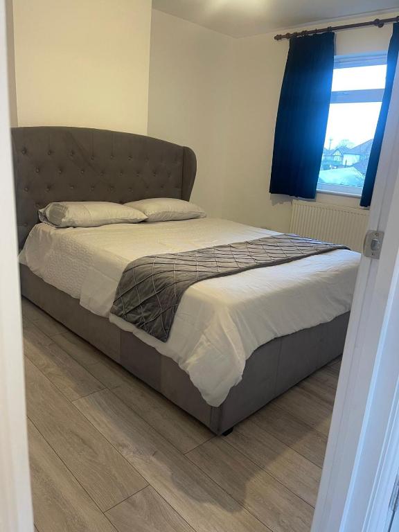 4 Bedroom house Heathrow, Harmondsworth