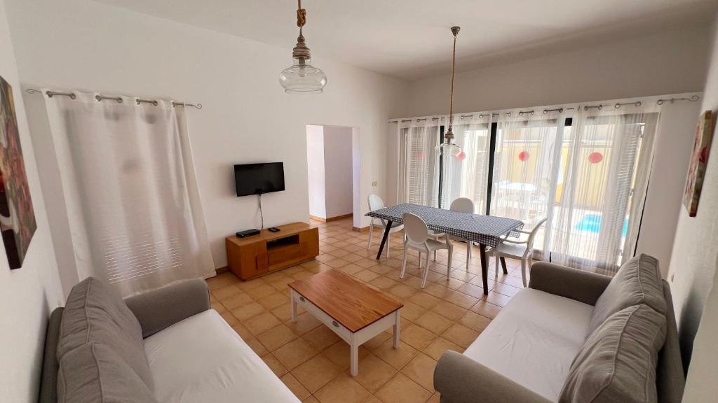 Anahi Homes Corralejo- Bicacarera 3 - 4