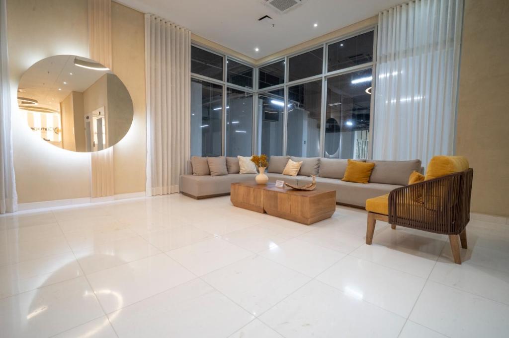 New Apto Beach Front & Close to Airport - 5