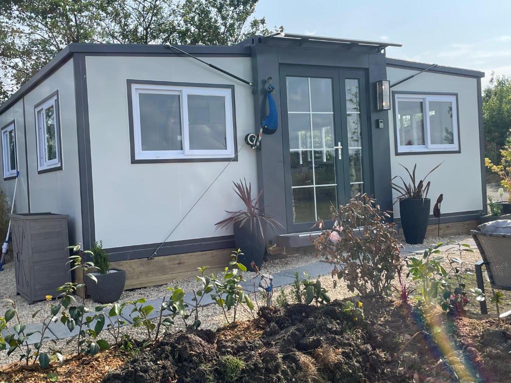 Birch Tree Lodge Sleeps 4 Set in 3 Acres, Otley