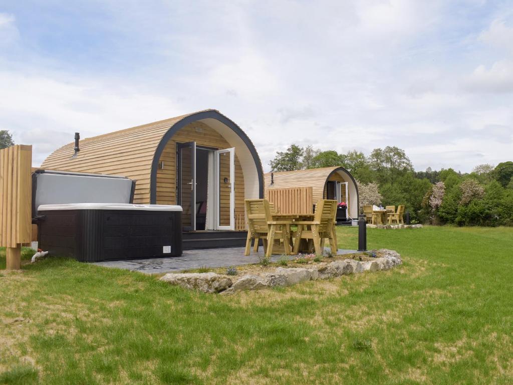 Cain Pod Vip, Llanfyllin