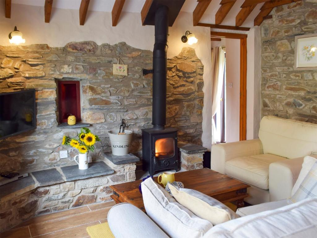 Old Chapel Cottage - Dinas Country Club, Dinas