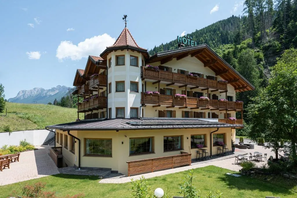 Flos Hotel, hotel in Moena