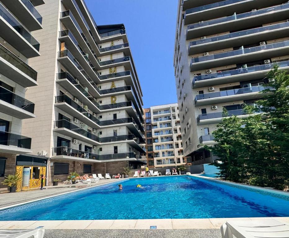 Ana Derol, Năvodari