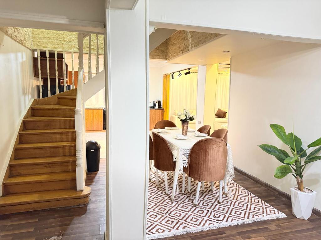 Your Zamalek Escape 4BR Duplex, Káhira