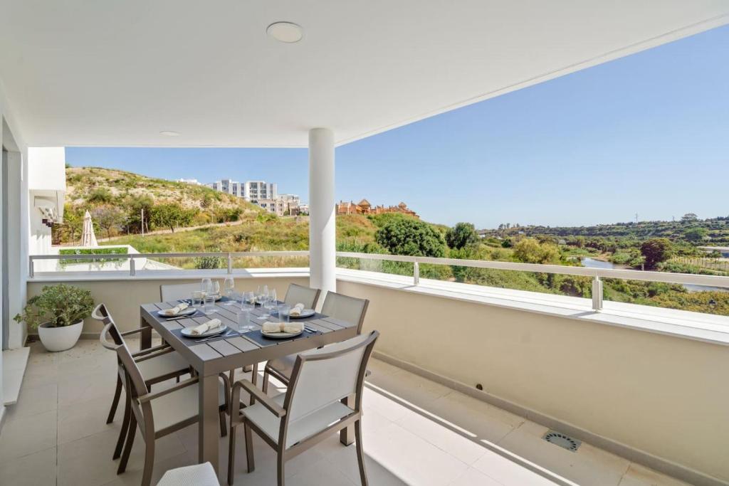 Elegant Apartment with Valley Views, Pool & Gym in Oceana Gardens - 2
