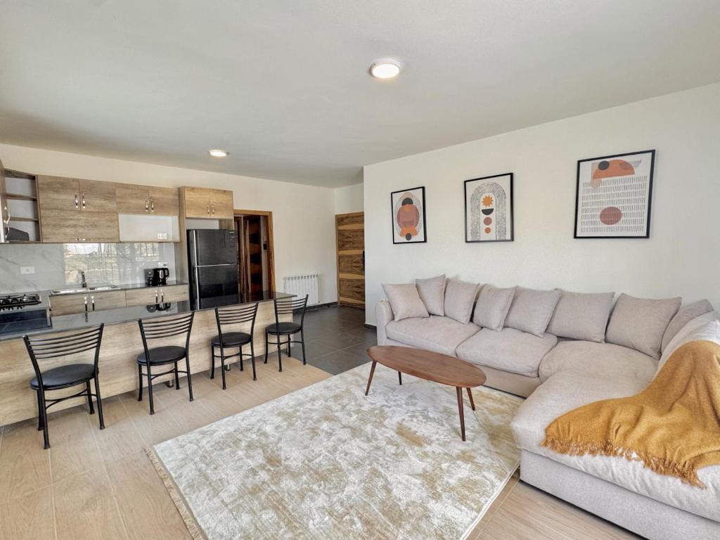 Alta Faqra 3BR w Terrace, Afqā