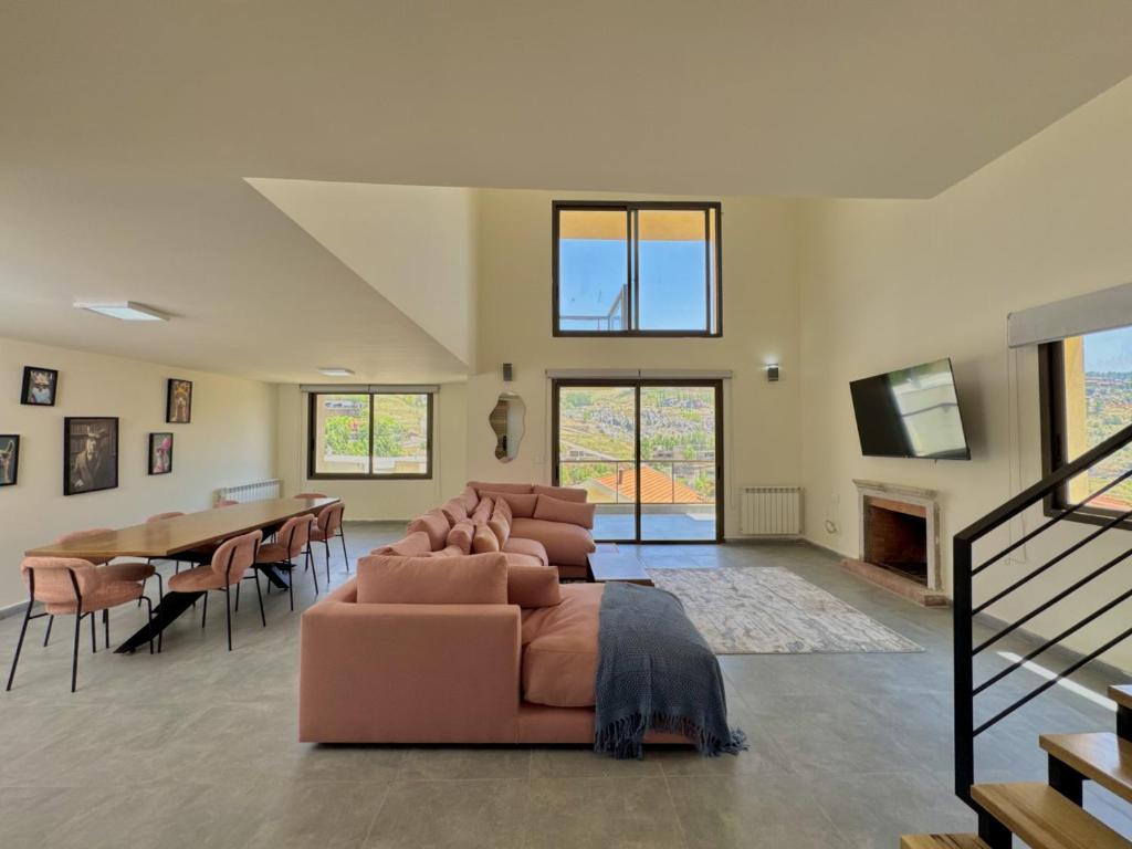 Elva Faqra Duplex 3BR w Balcony, Afqā