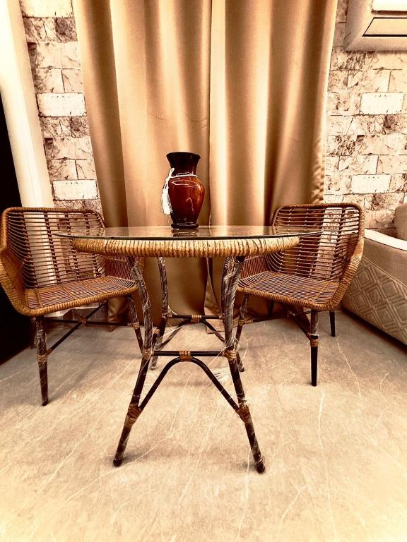 The Rustic Suite Inn, Káhira