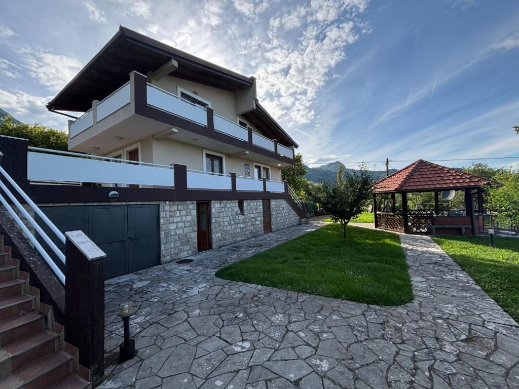 Mlatkovina, Gluhi Do