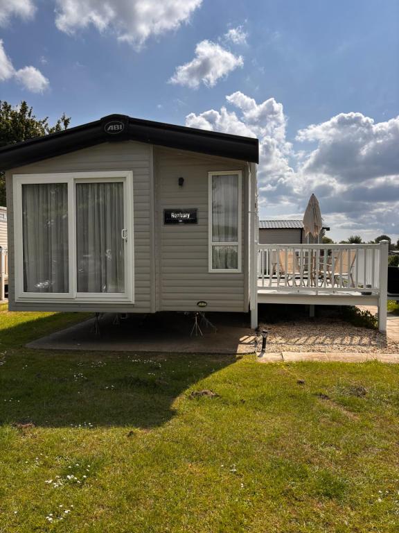 Sunset Retreat, Humberston