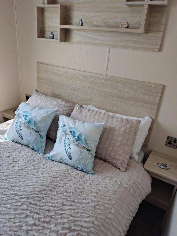 3 bed Sleeps 8 Wifi and Linen inc, Corton