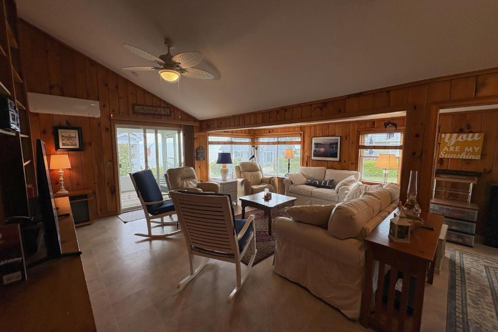 Lazy Lake Days, Colchester