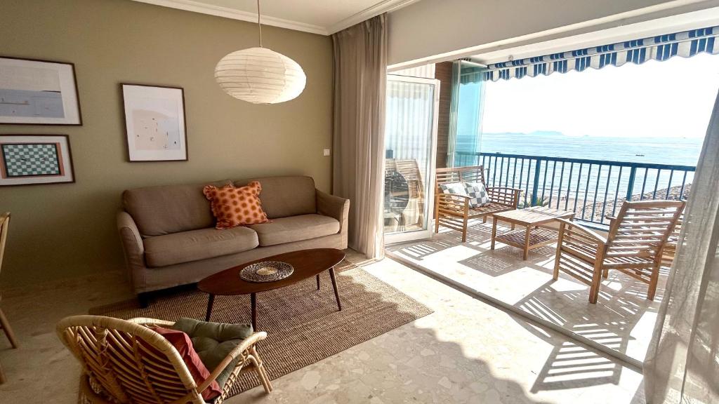 New ! beachfront apartment, swimming pool and sports facilities, El Campello