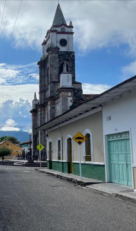 Morita, Estación El Salto