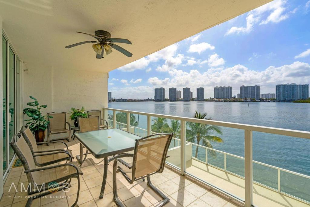 Bay View Oasis with Balcony & Free Parking Sunny Isles Beach, Sunny Isles Beach
