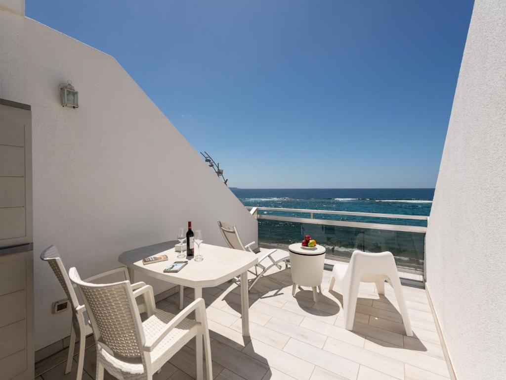 Apartment in Las Palmas by Las Canteras Beach - 4