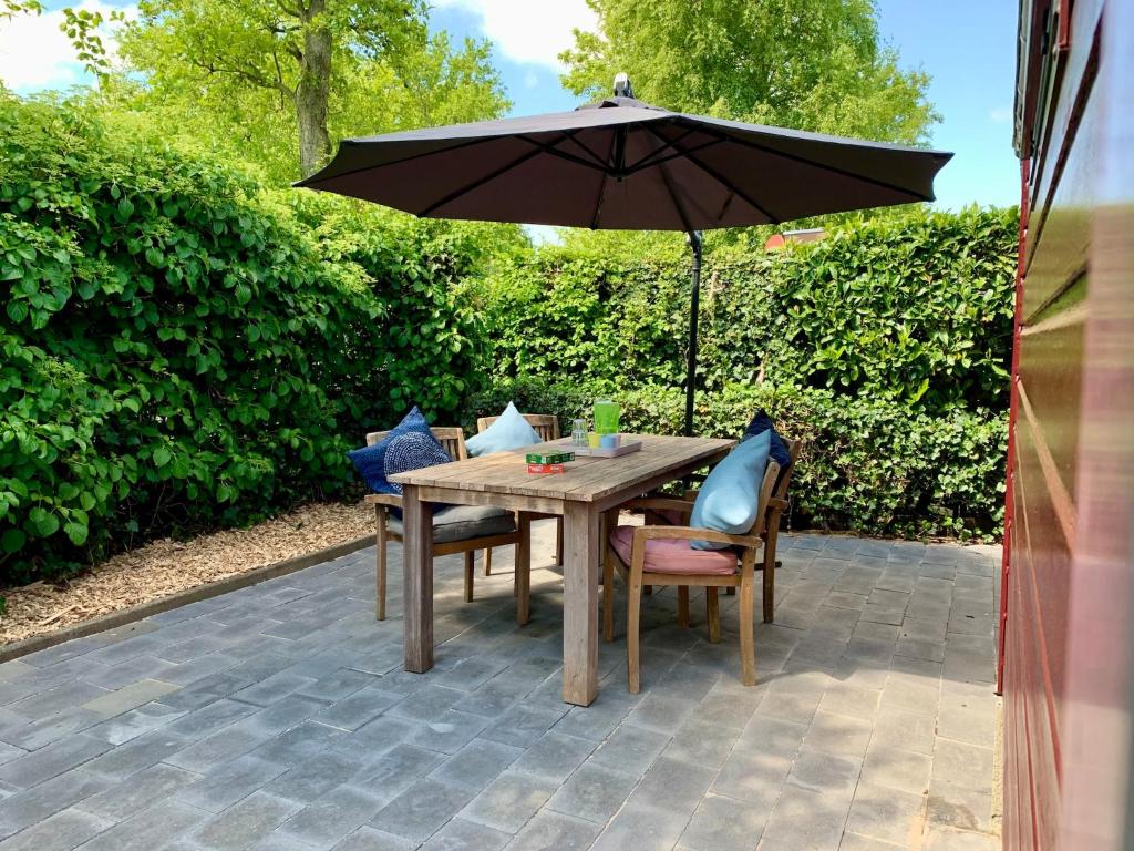 Chalet in Sint Maartenszee near Sandy Beach, Bruggenmors