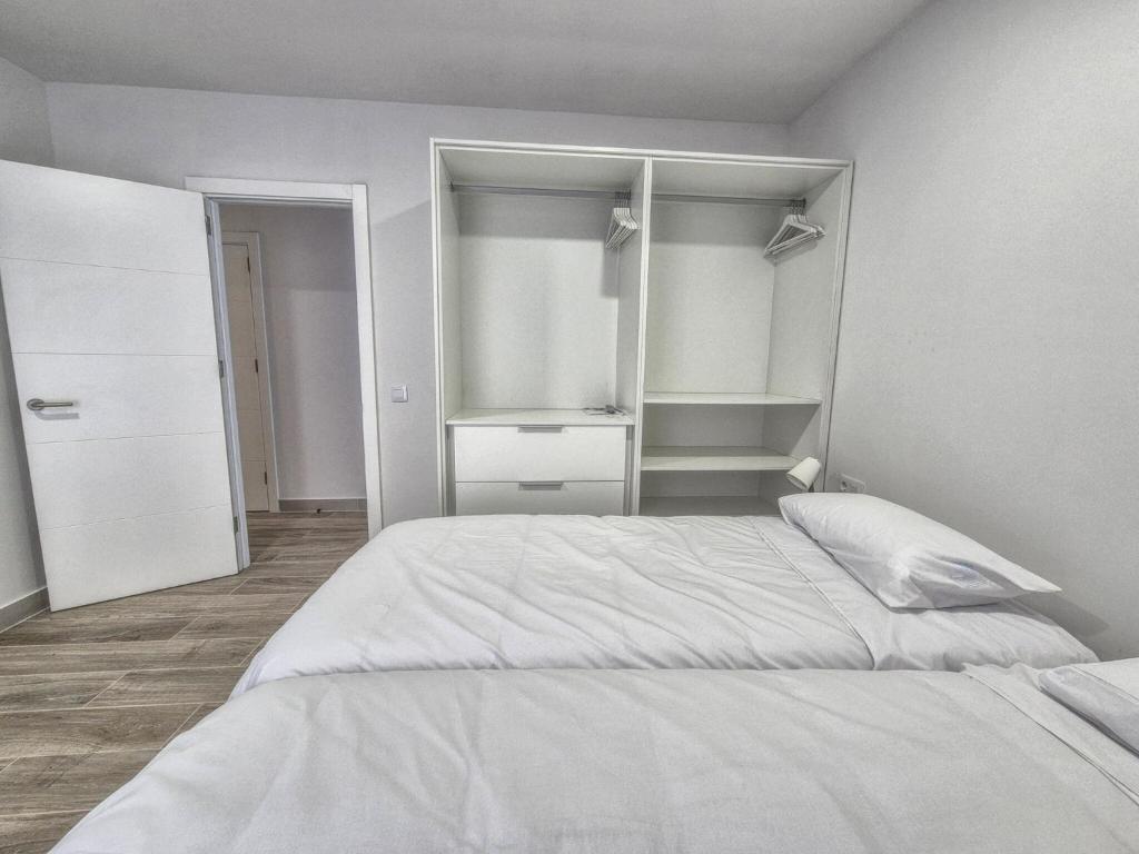 Apartment by Playa de Las Canteras Beach - 4