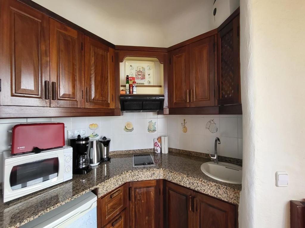 House in San Bartolomé by Playa del Águila - 2
